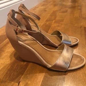 Seychelles Rose gold and tan wedge heels